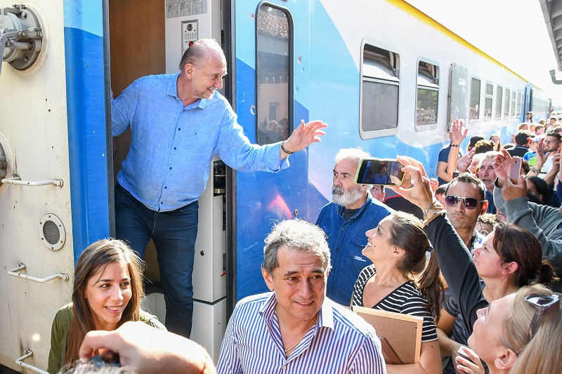 El tren de pasajeros volvió a parar en Estación Arrufó